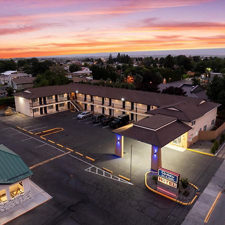 Quincy Inn And Suites Esterno foto