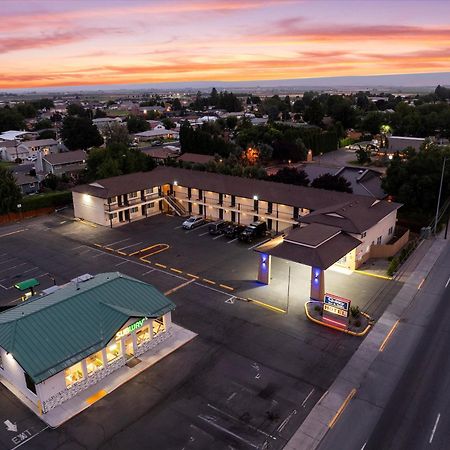 Quincy Inn And Suites Esterno foto