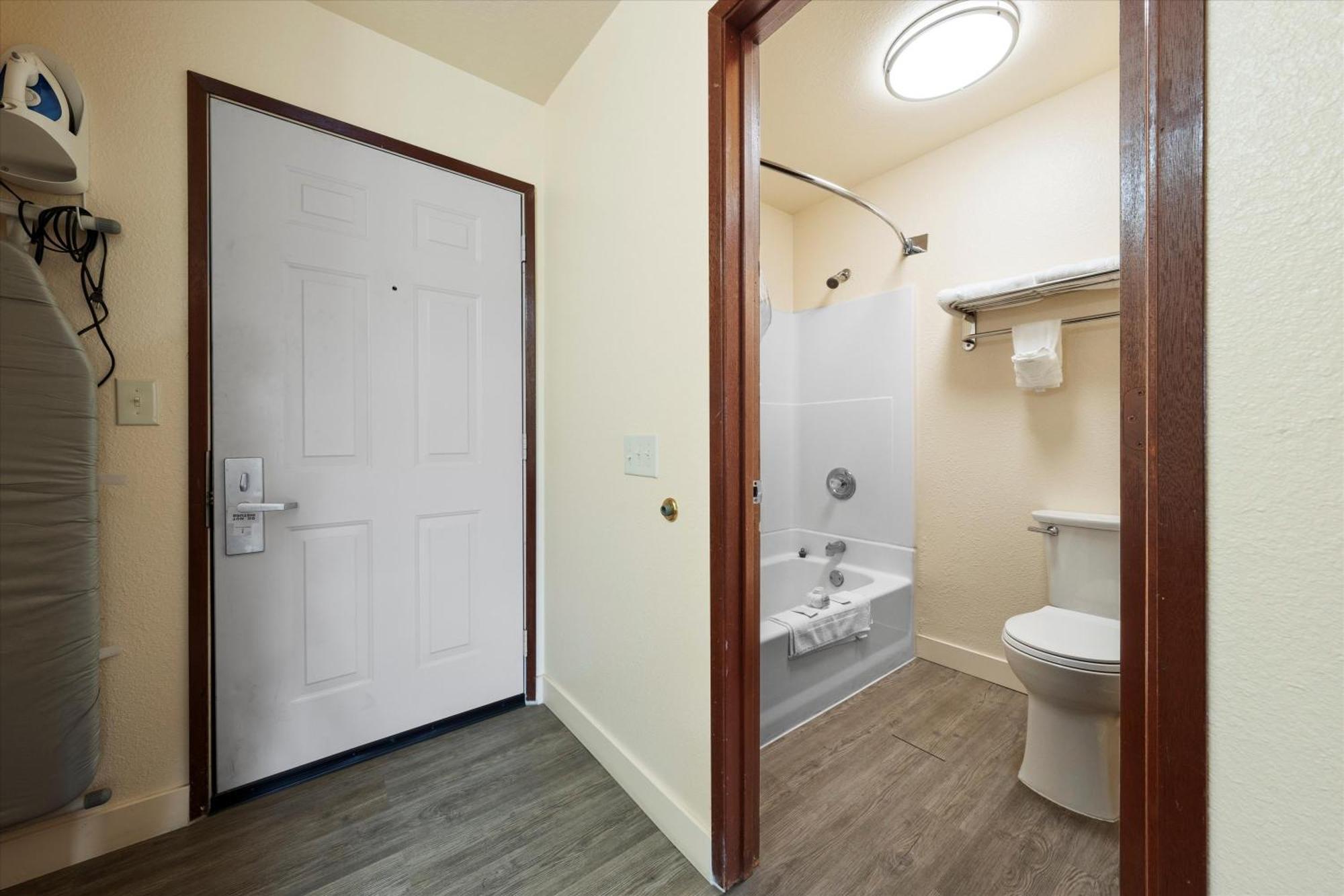 Quincy Inn And Suites Esterno foto