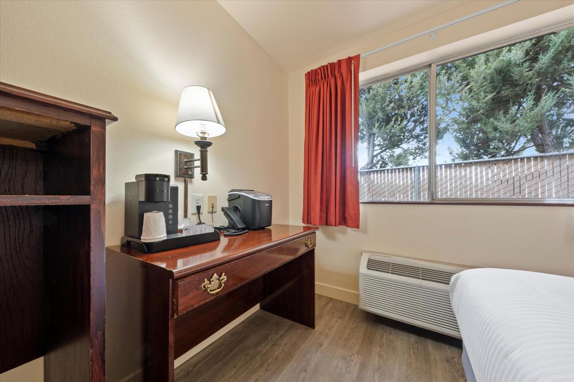 Quincy Inn And Suites Esterno foto