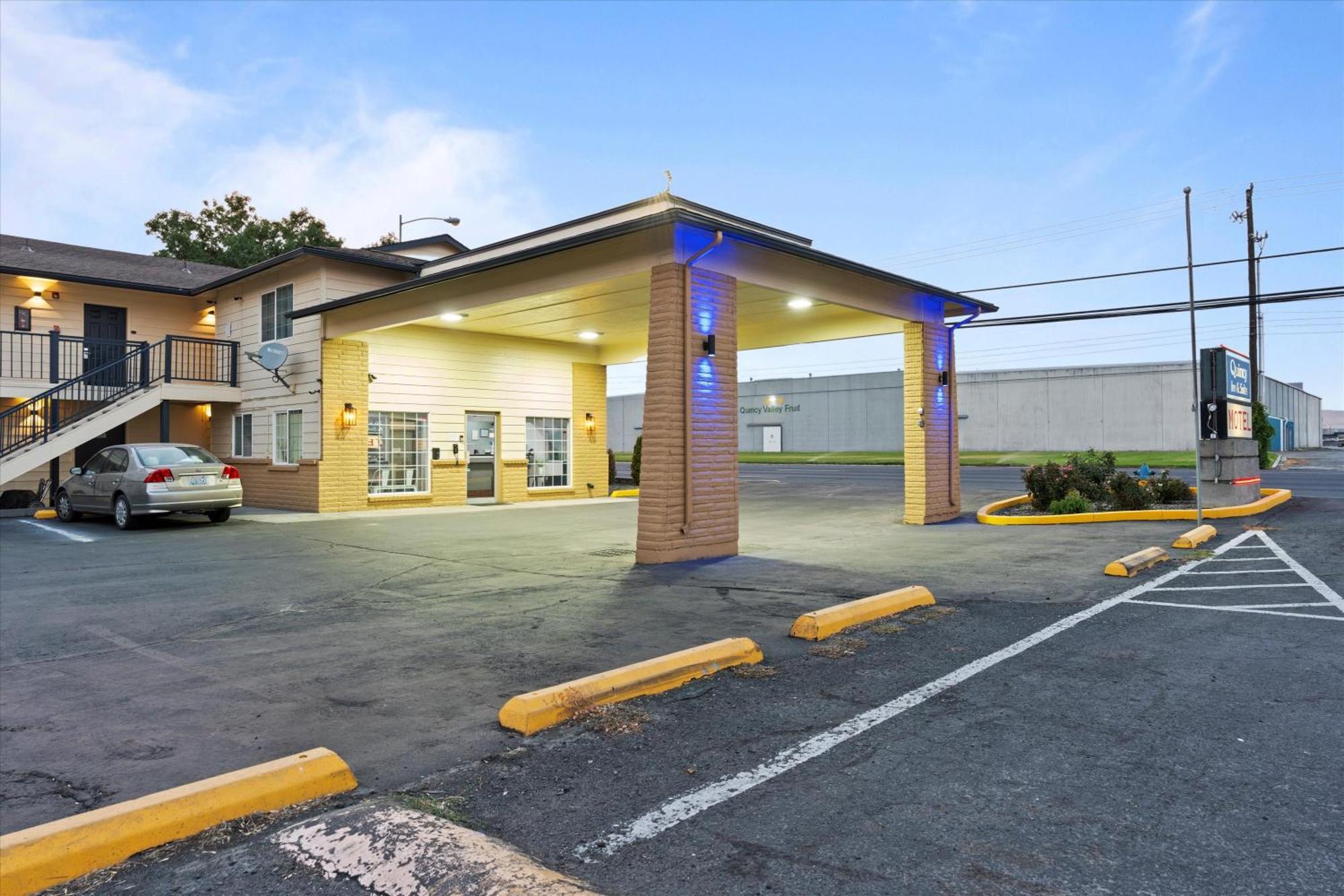 Quincy Inn And Suites Esterno foto