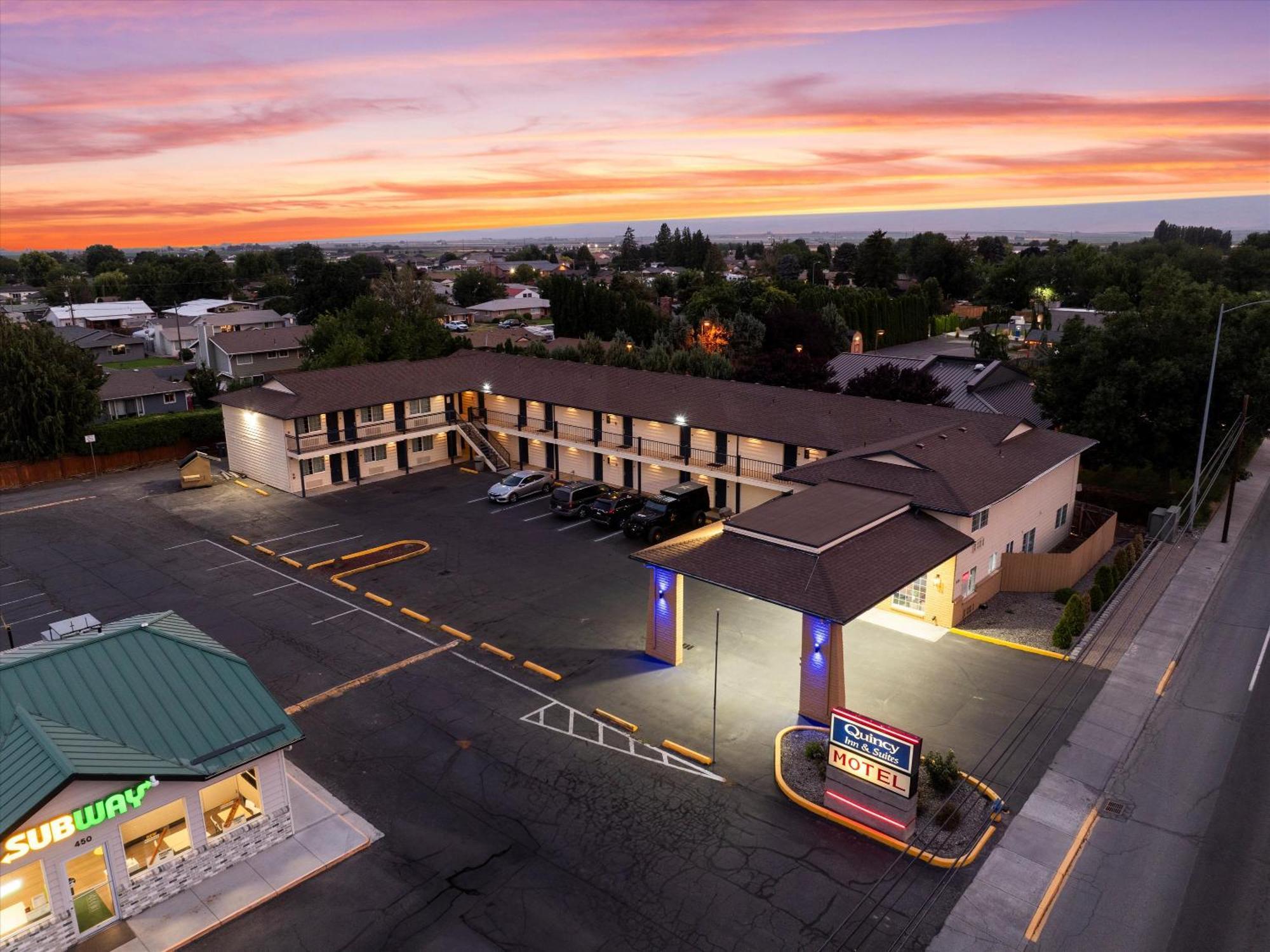 Quincy Inn And Suites Esterno foto