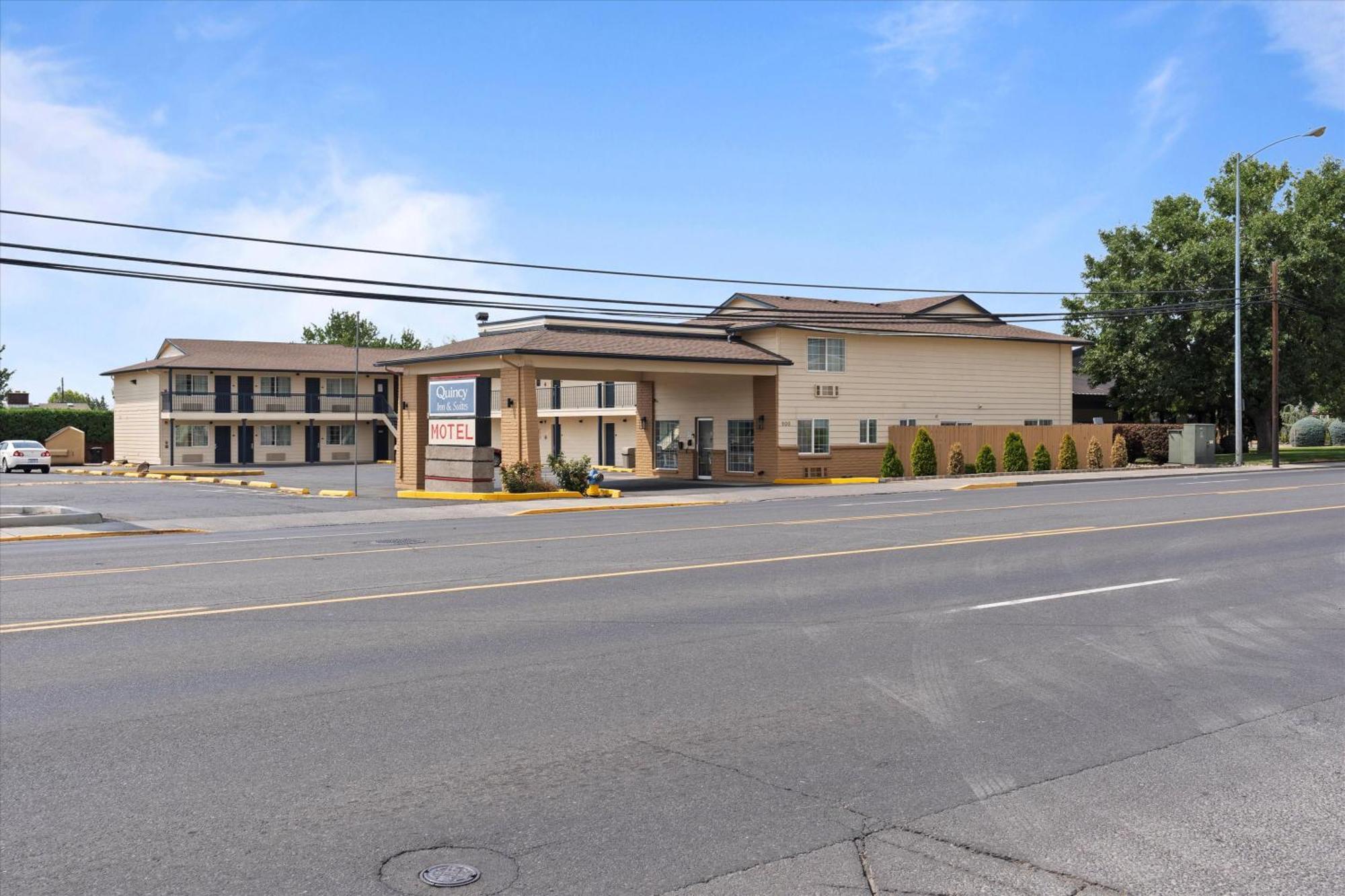 Quincy Inn And Suites Esterno foto