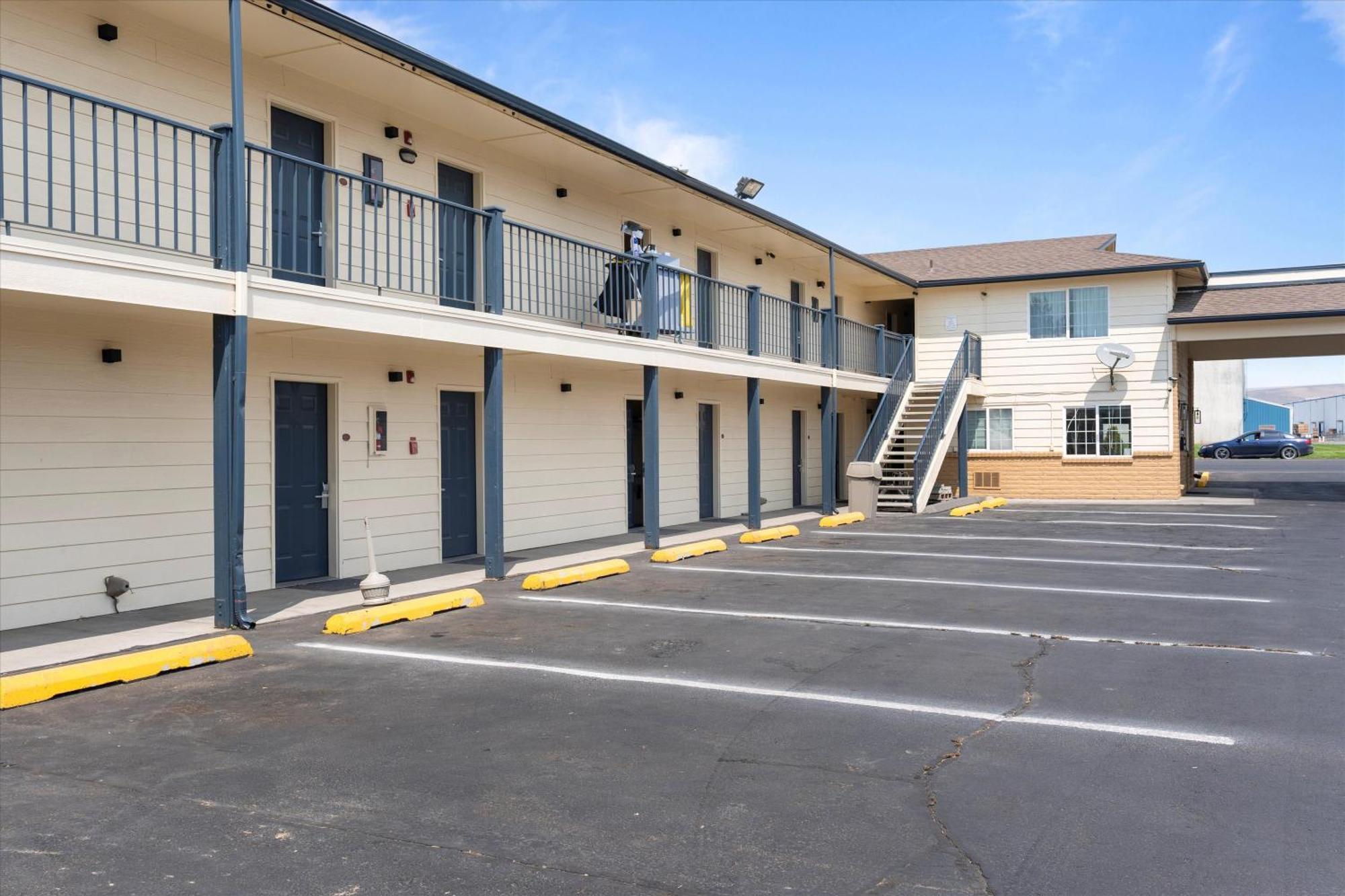 Quincy Inn And Suites Esterno foto