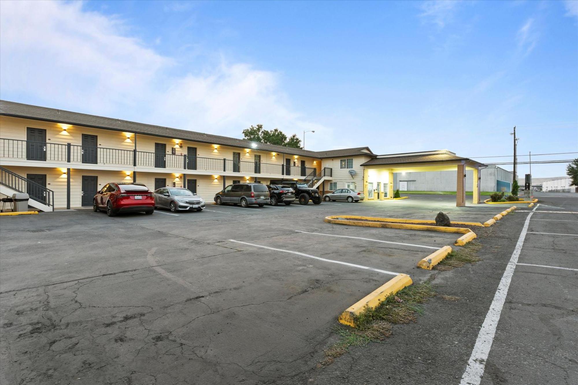 Quincy Inn And Suites Esterno foto