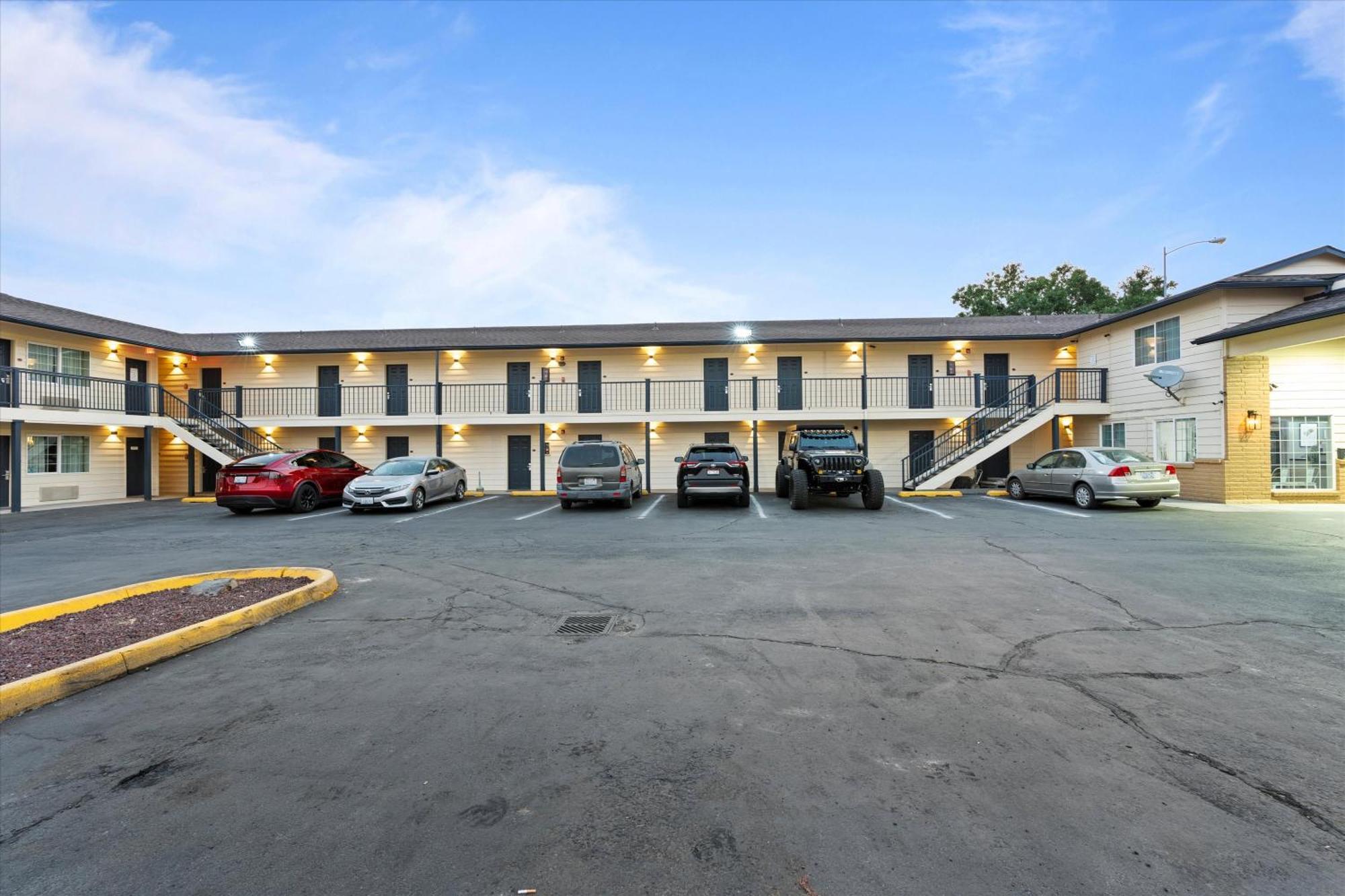 Quincy Inn And Suites Esterno foto