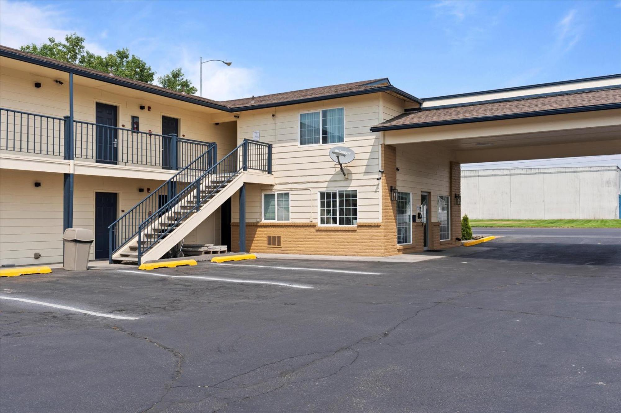 Quincy Inn And Suites Esterno foto