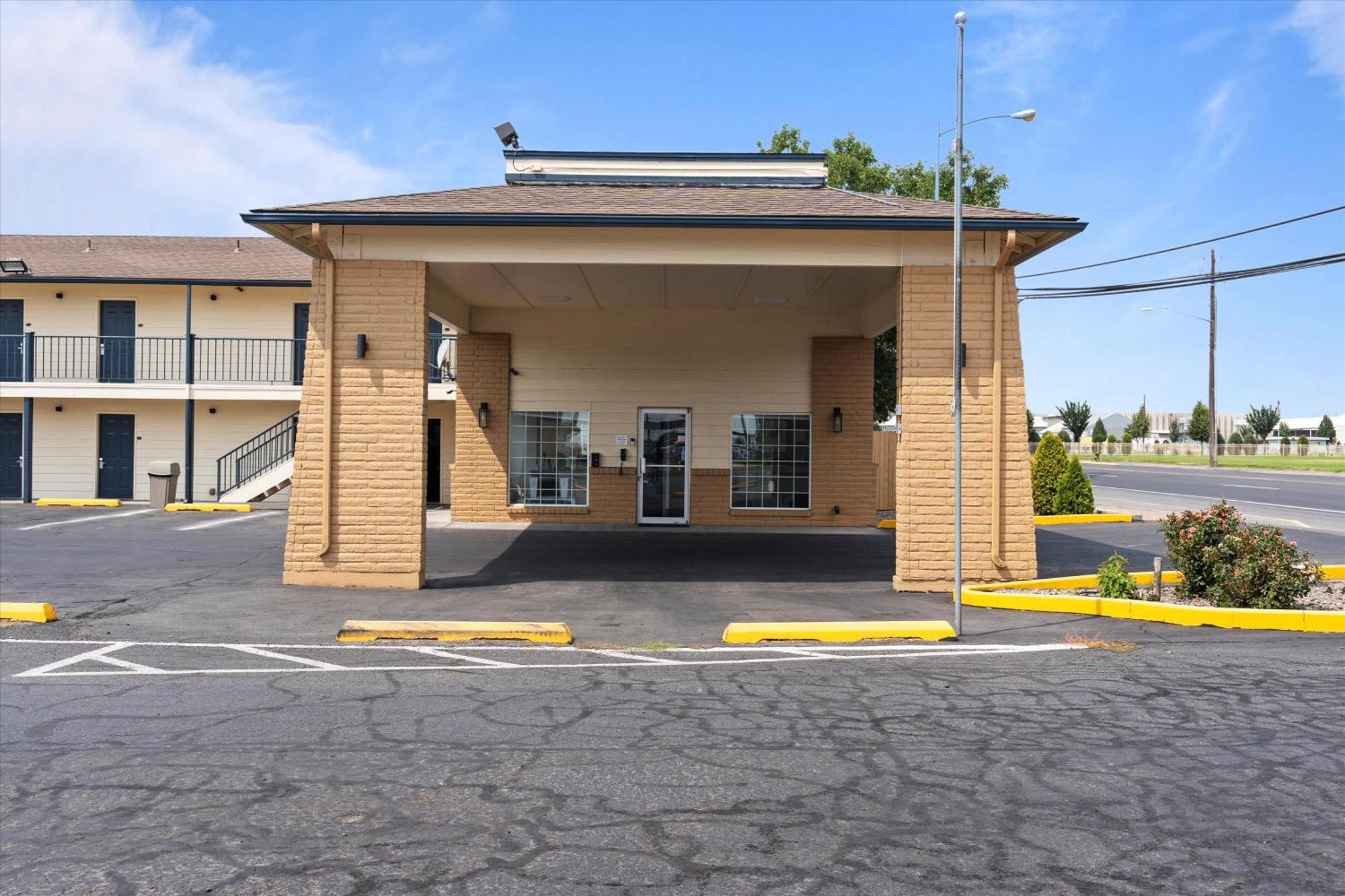 Quincy Inn And Suites Esterno foto