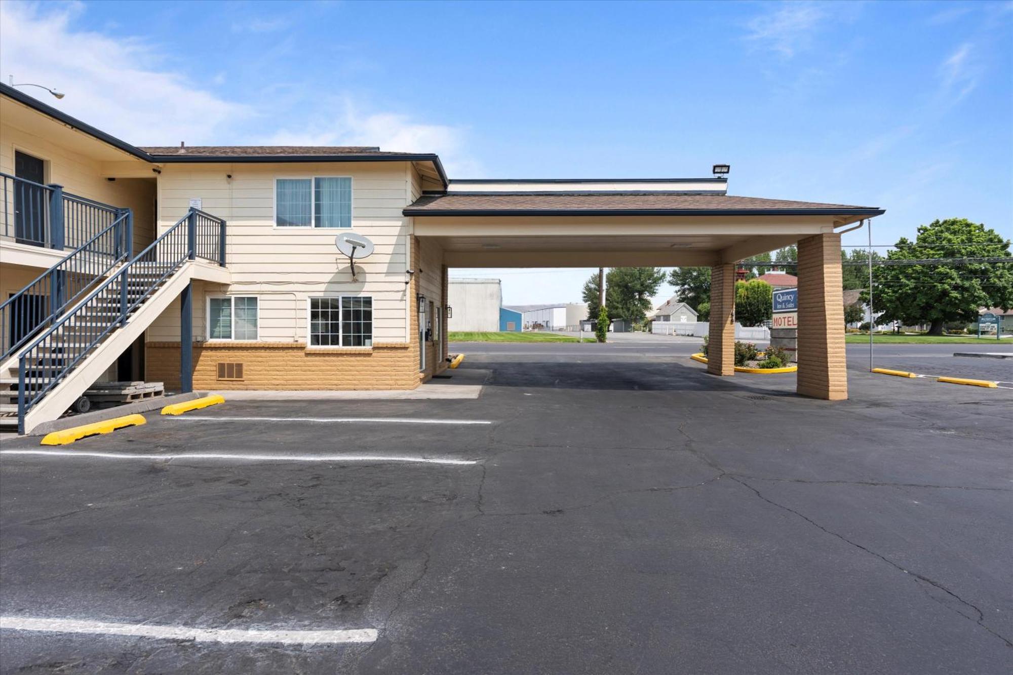 Quincy Inn And Suites Esterno foto
