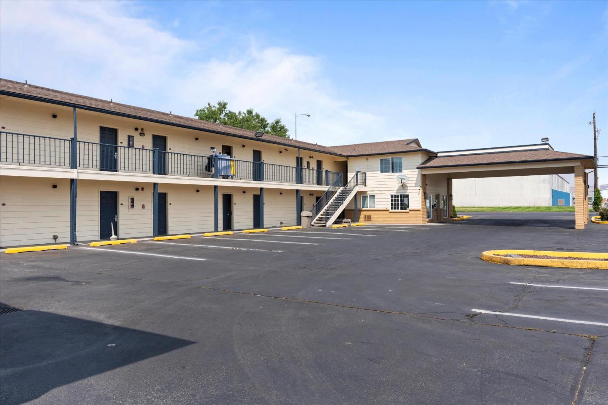 Quincy Inn And Suites Esterno foto