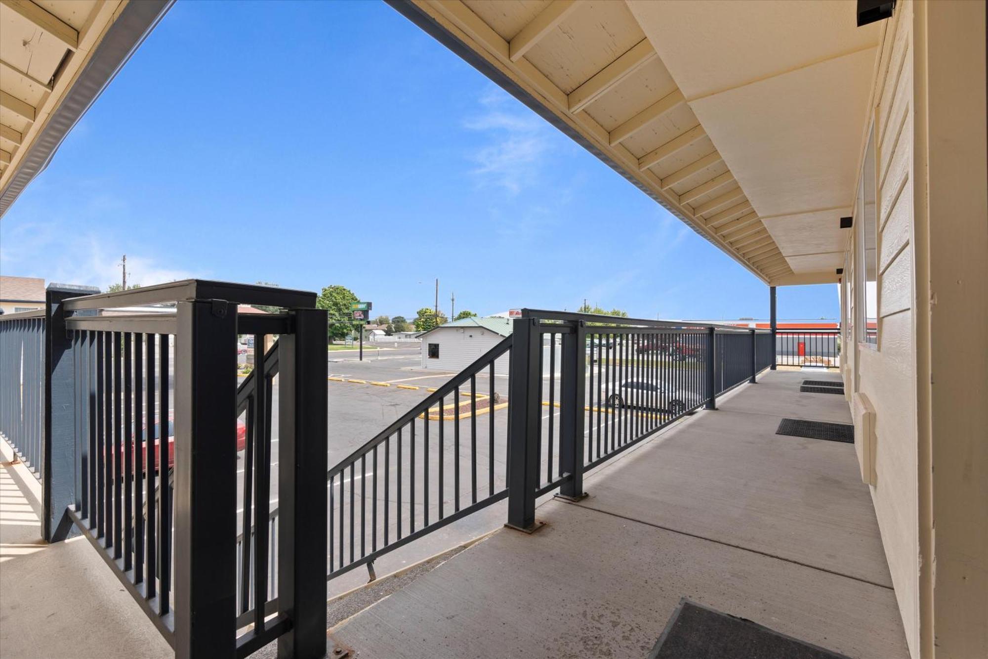 Quincy Inn And Suites Esterno foto