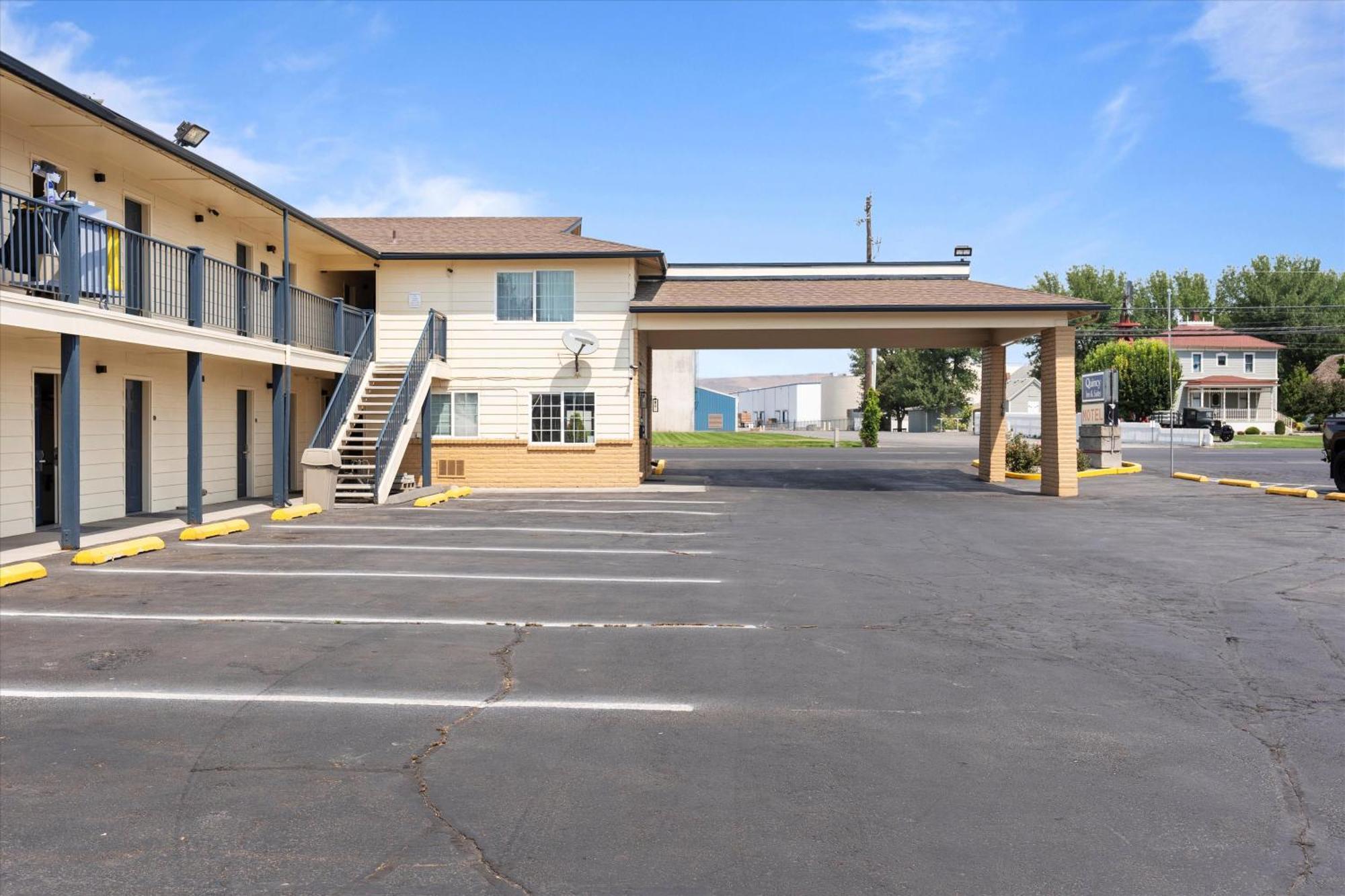 Quincy Inn And Suites Esterno foto