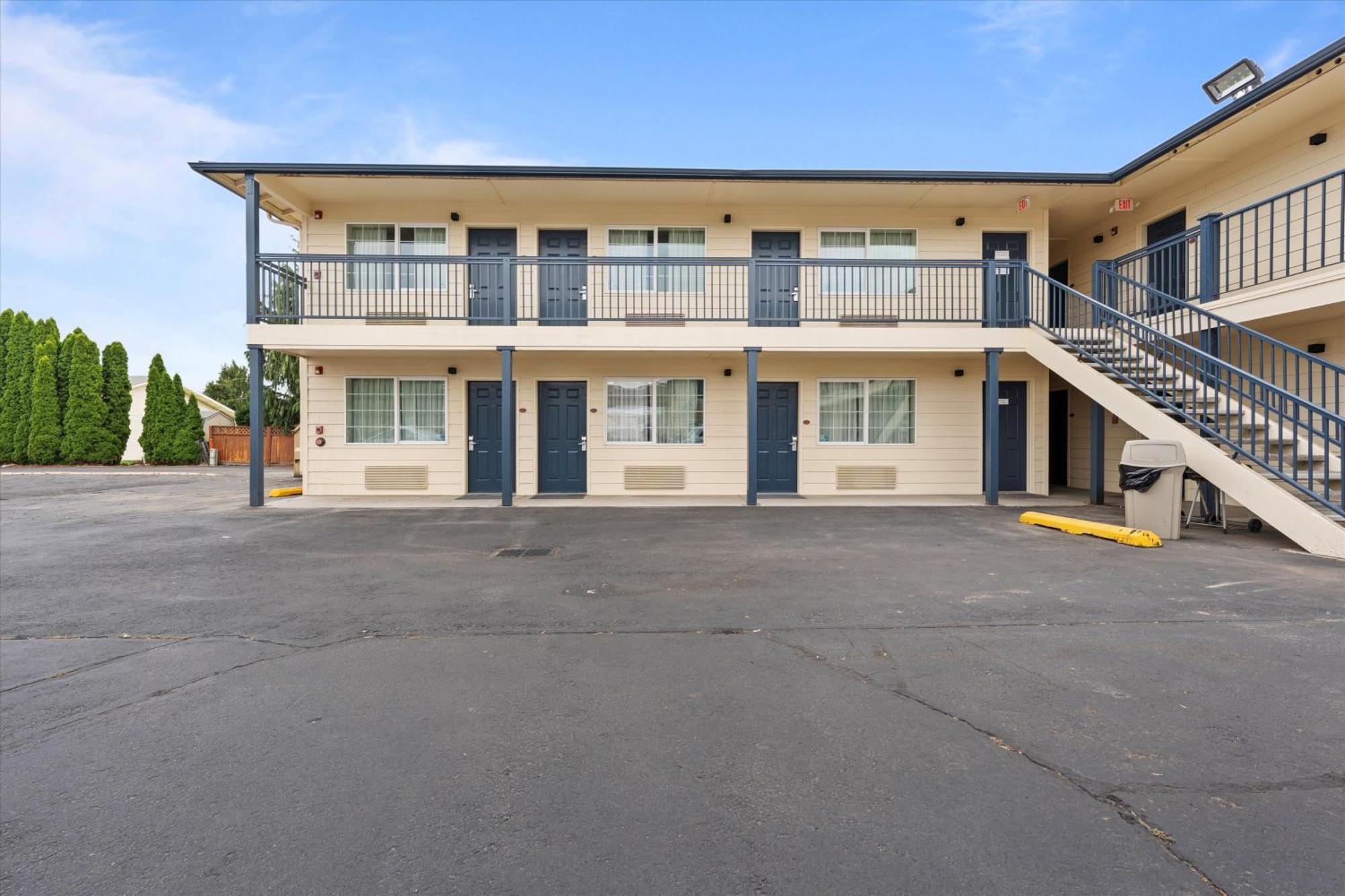Quincy Inn And Suites Esterno foto