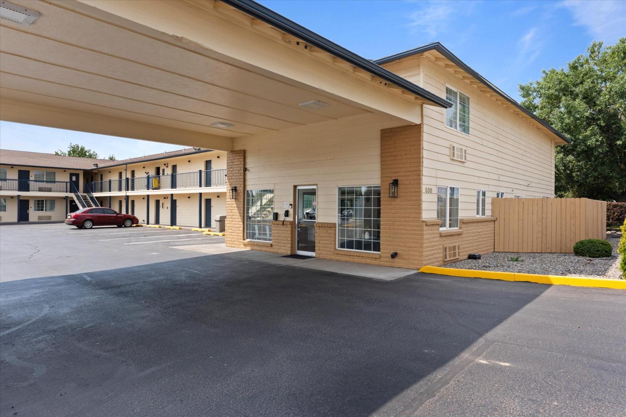 Quincy Inn And Suites Esterno foto